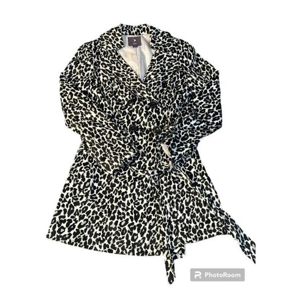 Women’s Forever 21 White Black Grey Medium Animal Print Jacket EUC - Picture 3 of 8